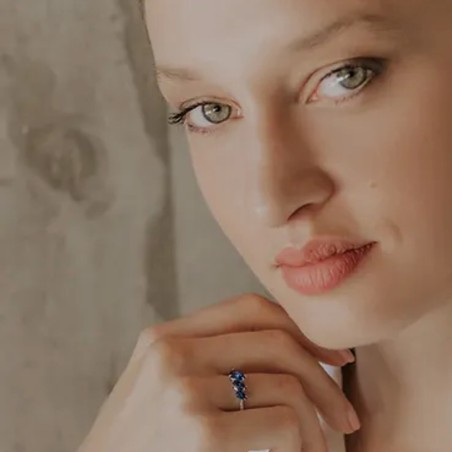 Anello Comete in oro bianco con zaffiri e diamanti