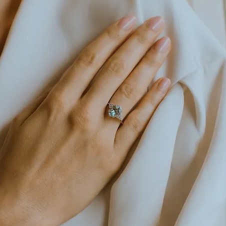 18kt white gold Comete ring with aquamarine and diamonds